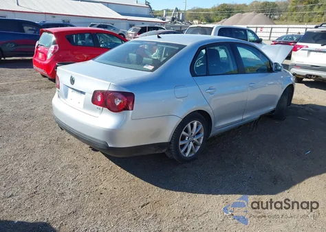 2010 Volkswagen Jetta Limited Edition z USA, uszkodzony, nr VIN 3VWRX7AJ1AM167322